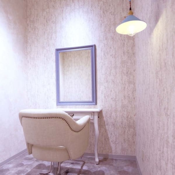 髪質やなりたい色味に合わせて、こだわり厳選のカラー剤でご提案☆オシャレな白髪ぼかしも好評♪♪|hair azure CoCo...