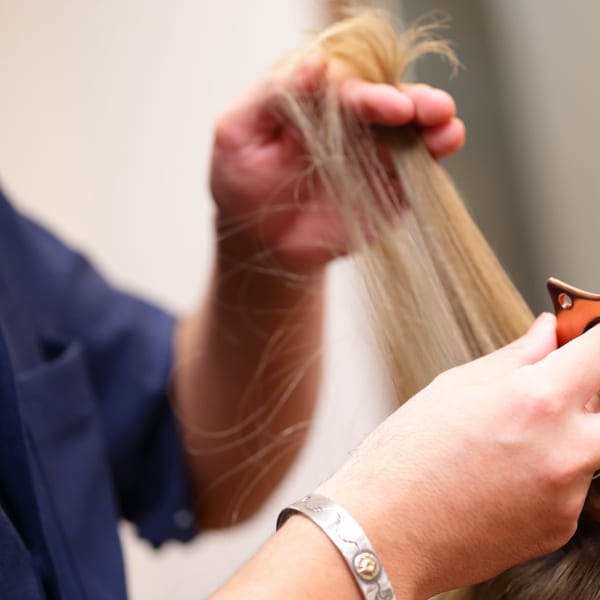 薬剤もハサミも使わずに天使の輪ができるエンジェリックケア(生えグセ修正技術)|HairResort fromCoCo