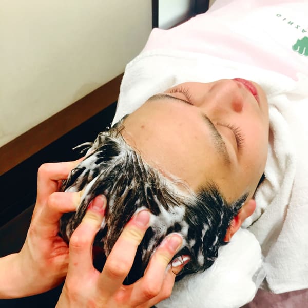 《癒し効果★大★》グググッと頭皮をもみほぐすヘッドスパで血流改善♪疲れもスッキリ☆健康的に自分磨き！|銀座マツナガ 有楽町店