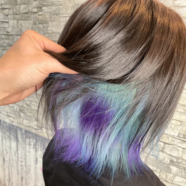 周りの目を惹く事間違いなし☆他では出来ない、他とは被らない鮮やかな発色のカラー剤を豊富にご用意♪|Fave