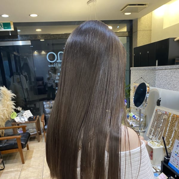 【豊富なケア商材☆】こだわりトリートメントで潤いあふれる艶やかヘアへと仕上げます♪|olino