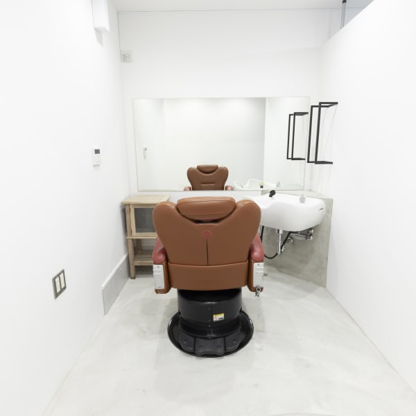 《アルカリ縮毛矯正》毛先がきちんとまとまるツヤツヤ★ストレートに髪質改善しませんか？|Plug