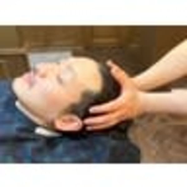 グググッと頭皮をもみほぐすヘッドスパで血流改善◎疲れもスッキリ☆健康的に男磨き!|BarBer AFRO