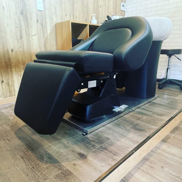 《頭皮スッキリ♪》【ヘッドスパ】自慢のヘッドスパ◇頭皮を清潔にして上質なヘアへ丁寧にケアいたします!|CREATION