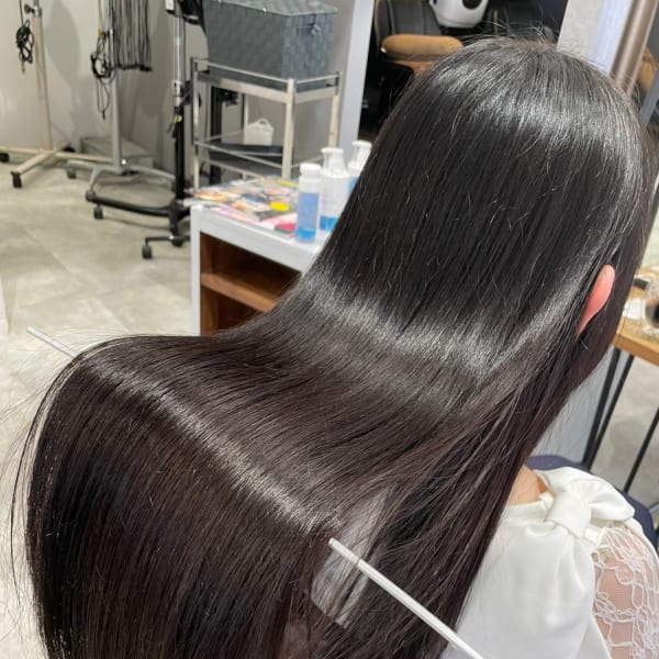 大人女性も大満足間違いなしの自然なストレートへ♪毛先まで柔らかな質感で今までとは違う仕上がりを実感◎|CAPA central 天神・大名店