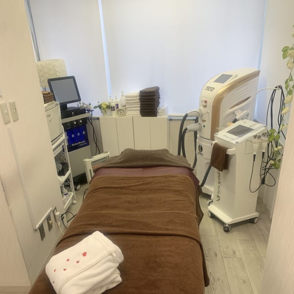 《ハイパーナイフEX＋バンテージ90分》無駄なぜい肉に自慢のテクニックとマシンで徹底サポートします♪|痩身 小顔専門店 AMINAS渋谷店