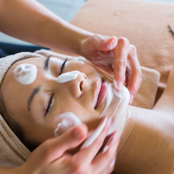 キレイな美肌をしっかり!長く!キープ♪ツヤ・潤いたっぷりのツルンとしたモチ肌が実現★★|ビューティーラベンダー