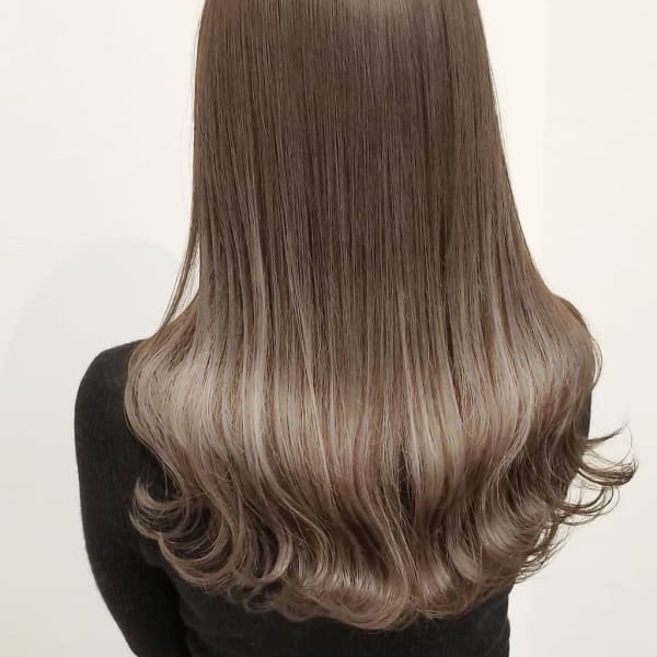 ミディアム・ロングヘアのカットが得意なサロン|newi hau’oli 札幌駅前店