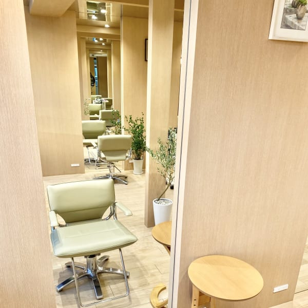 扱いやすさ◎【カット】骨格・顔だちに合わせた繊細なカットでワンランク上の褒められスタイルへ♪|New MEIBI