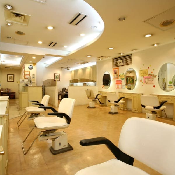 《オススメ☆》【カット】トレンド～定番スタイルまで幅広いヘアデザインでカワイイを引き出します☆彡|hair&make imus MADOMOAZEL