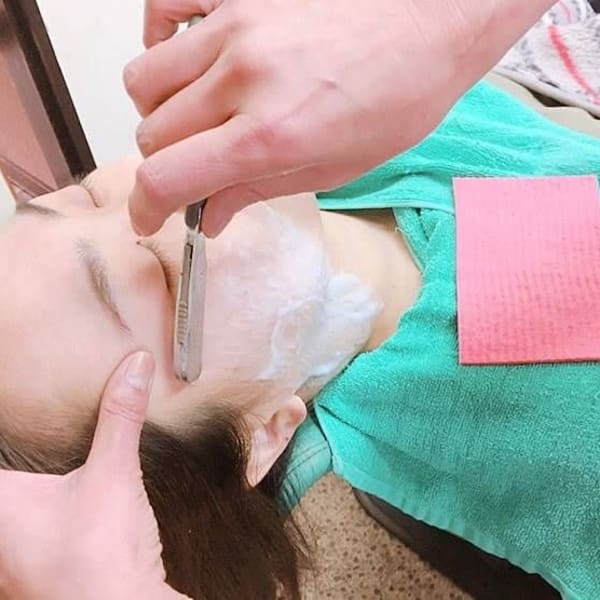 理容室シェービングの良さ!クスミ、たるみ、小じわ改善、若々しい美肌|理容室・美容室アムール