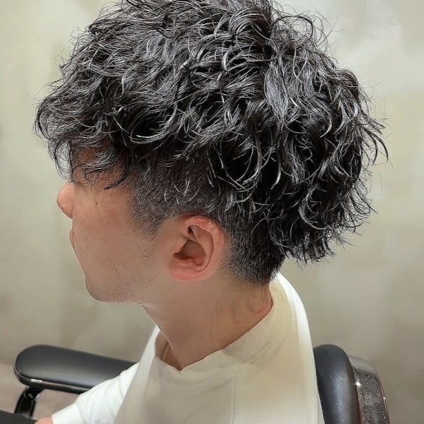 バーバーならではのパーマ技術。パーマで髪がチリチリにならないか心配な方でも安心です|完全個室 THIS IS BARBER 3rd
