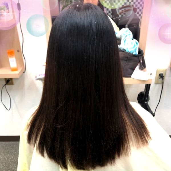 《持続性◎》指通りなめらか♪こだわりトリートメントで潤いあふれる艶やかヘアへと仕上げます♪|美容室髪美人