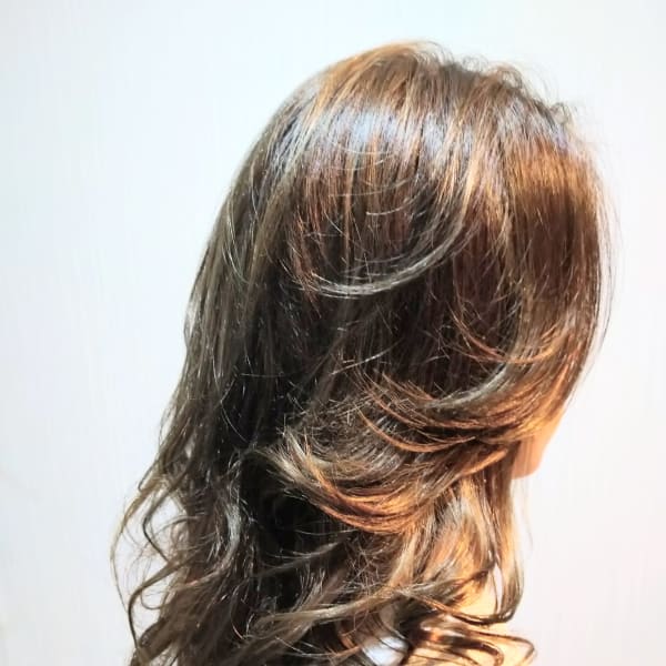 レイヤーカット☆上手くカット出来る美容師が少なくなってきたレイヤースタイル、ぜひ当店で♪|Larucy