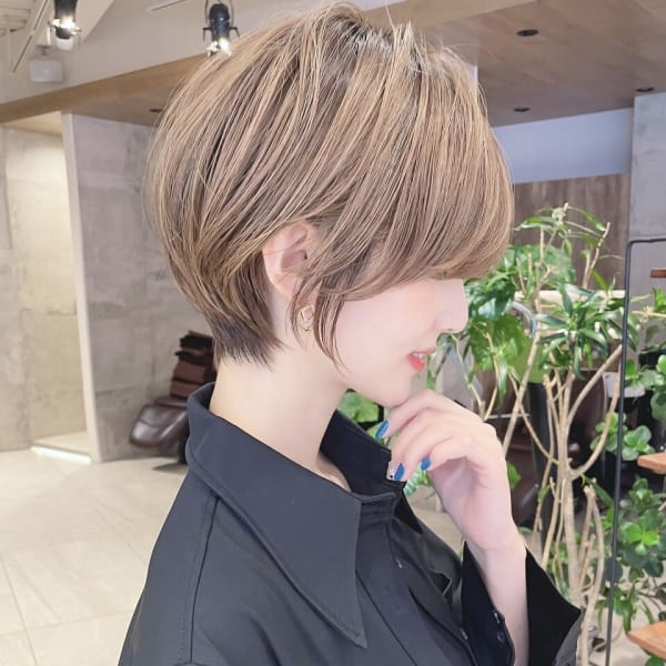 気になる白髪、悩みを改善！独自の「脱白髪染めハイライト」で白髪が洗練されたオシャレ艶カラーへ変身！|&STORIES