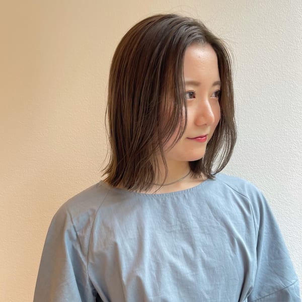 陽の光に照らされて透明感が際立つあなただけの色。巧妙かつ繊細なレシピがあなたの髪を上質に彩る。|sou