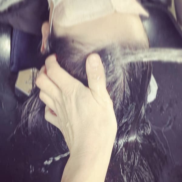 髪の毛や頭皮の悩みを解消し、疲れた身体に癒しのひと時をご提供する当店自慢の「ヘッドスパ」|H_daikanyamaヘッドスパ&ヘナ