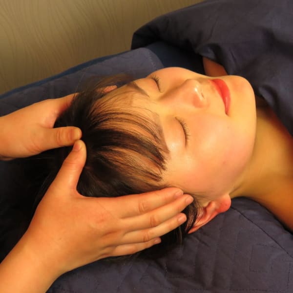 グググッ!ともみほぐして血行促進しましょう♪【快眠ドライヘッド】疲れもスッキリ☆健康的に!!|リラクゼーション&エステ 星苑 ~ホシノソノ~ 烏森店