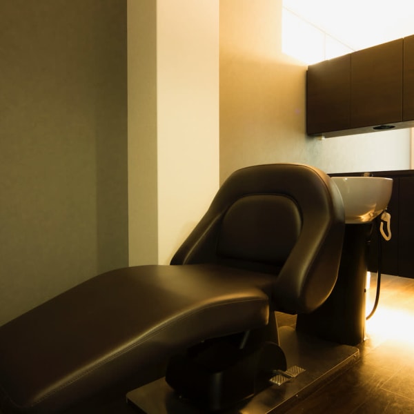 寝心地の良いフルフラットのシャンプー台でゆったりお過ごしください|Airall