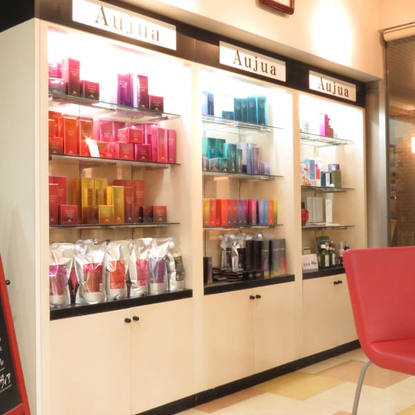 うるツヤになれる厳選トリートメントが自慢のサロン|CLAIR