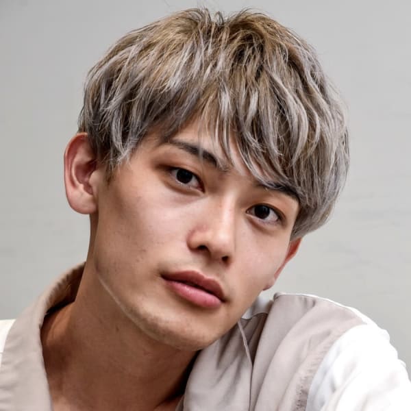 流行りのハイライトなど明るいカラーも人気♪お手頃価格でカッコイイあなたに!|Emerge 橋本【エマージュ】