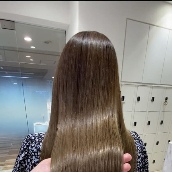 うるツヤになれる厳選トリートメントが自慢のサロン|Brown