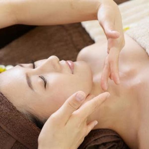 《お肌のお悩みさよなら♪》光フェイシャル◆お肌の悩みに親身に寄り添います☆マンツーマンの徹底ケア◎|Espoir