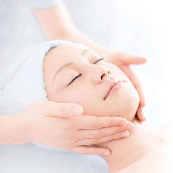 《約60分間のたっぷり本格フェイシャルエステ》お悩み改善◆潤いたっぷりのツルンとしたモチ肌が実現♪|サロン ド フルベール 八日市東本町店