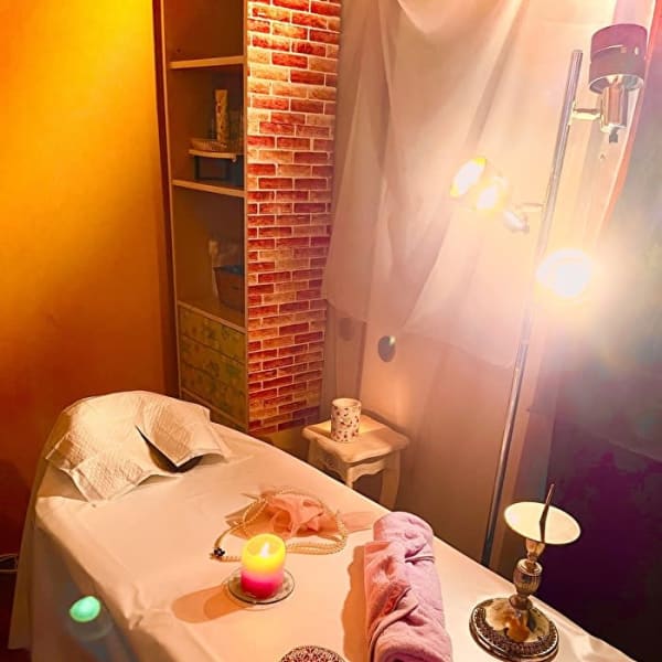 ＜ヘッドスパ＞眼精疲労や頭痛が気になる方にオススメです。日頃の溜まった疲れをとりましょう♪|隠れ家カラーズ