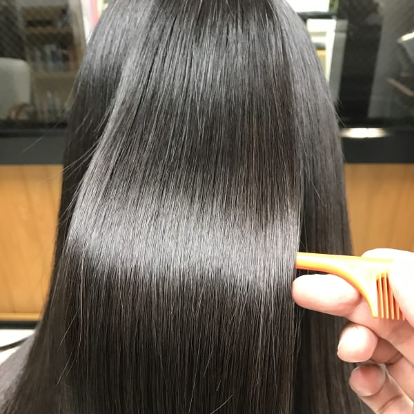 美髪の形状記憶「エアーストレート」で理想の髪質を実現！日々、触れていたくなる髪へ…|J-walk