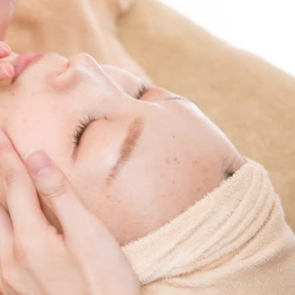 【フェイシャル人気No.1】顔筋、小顔マッサージ70分◎ヘッドスパ＆デコルテ付き|belle garden