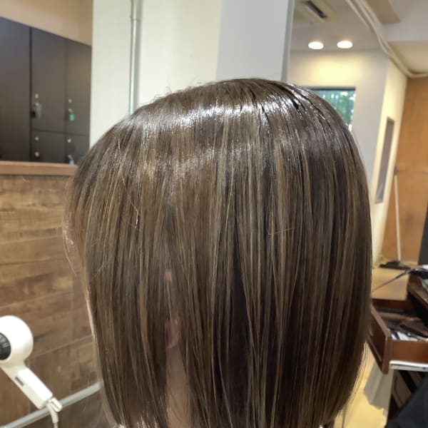 〈アディクシーカラー〉で艶と透明感のある仕上がりに。トレンドカラーなら当店にお任せください。|HAIR SPIRITS GRANCHE