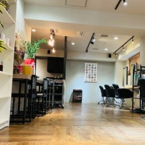 こだわりトリートメントで潤い◎質感◎ツヤツヤな髪へと仕上げます♪|est hair by friends 新宿店