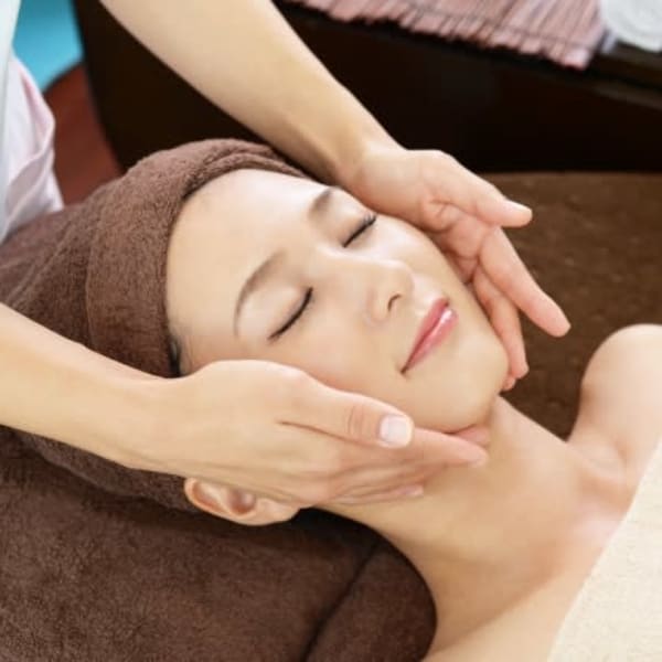 【ホットストーンフェイシャル】キレイな美肌をしっかりキープ♪ツヤ・潤いたっぷりのモチ肌が実現☆|EARTH esthetic 津田沼店