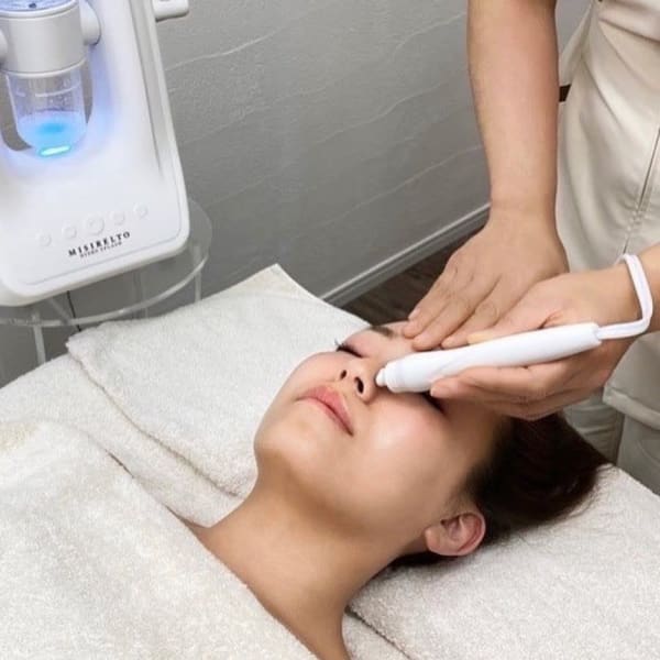 ★ハイドロスプラッシュ★ピーリングで古い角質を除去して水素水で頑固な毛穴汚れを徹底洗浄!5500円|アンジュマリー