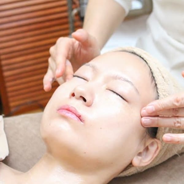 《肌質改善◎》《【フェイシャル】毛穴＆保湿 70分》ツヤ・潤いたっぷりのツルンとしたモチ肌が実現★★|山野愛子どろんこ美容 YUTORI no SALON