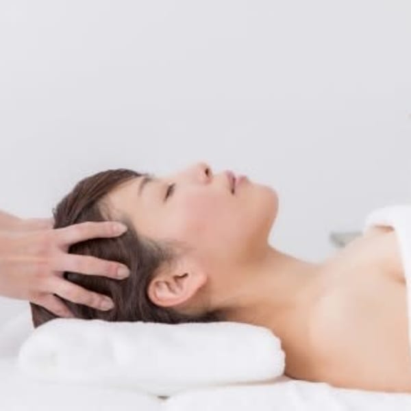 頭の筋肉をほぐすことで【 幸せホルモン ♪ 】が脳内で分泌されます|ドライヘッド＆アロマの専門店 Cocorun