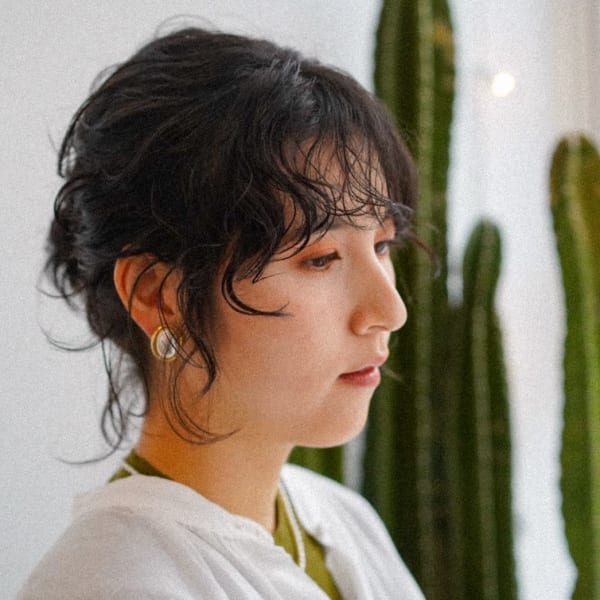 扱い易いミディアム・ロングヘアのカットやアレンジが得意なサロン|HaKU