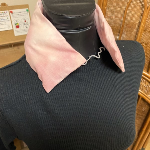 首を塩のパッドを使って、ほっこり温めリラックス！|塩の部屋　四神ソルトセンター