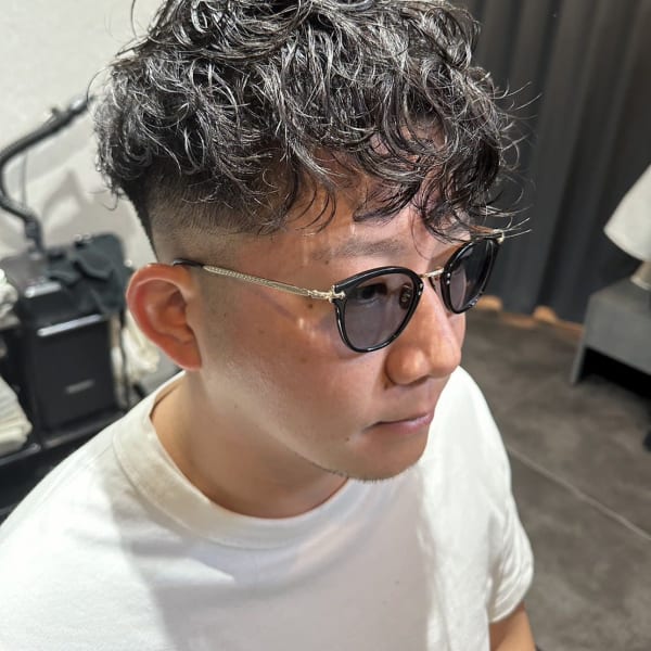 【再現性の高い簡単セット】デザインカット＋デザインパーマ ￥9900|Le' A ～ROYAL BARBER～