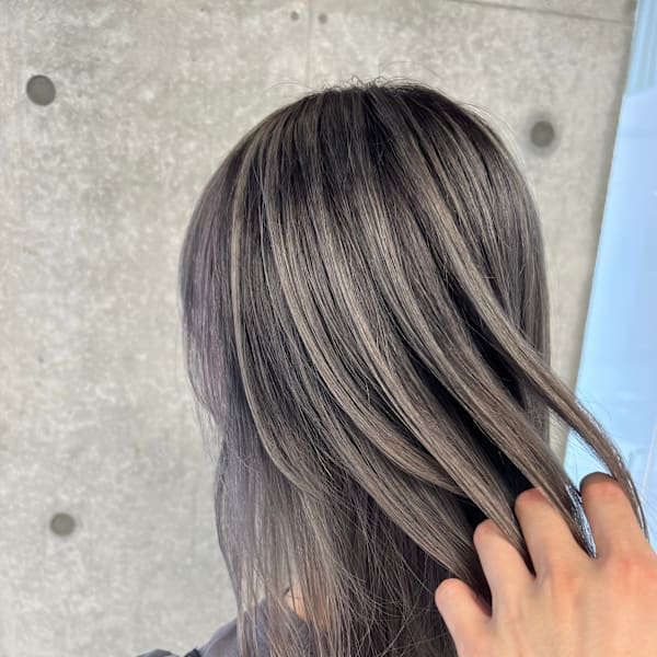 『艶髪カラー』にこだわり厳選された優しい薬剤使用◎透明感のあるハイライトデザインもおすすめ！！|sweep 平尾