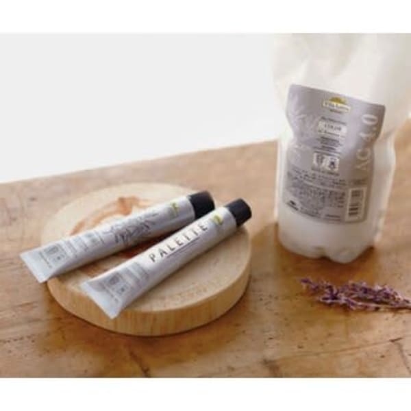 髪と頭皮に優しいオーガニックカラーで、ダメージを抑えながら自然で艶やかな仕上がりを実現します。|Laraca