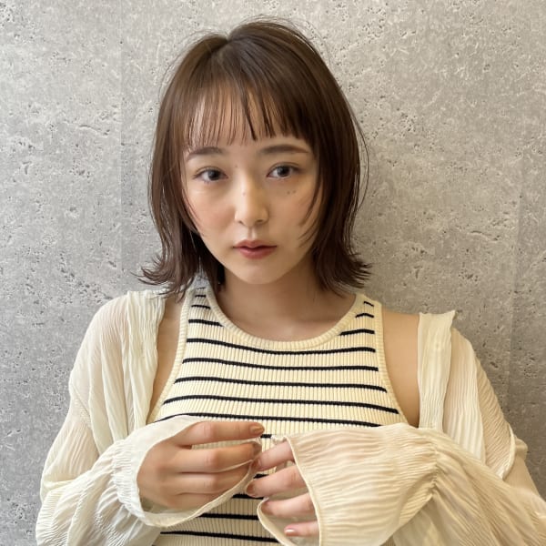 王道のボブはとにかく似合わせが大事。切りっぱなしと耳掛けで、一味違うボブを|HAIR & MAKE EARTH 三軒茶屋店