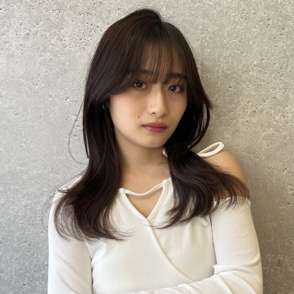 フェミニンから、色気まで。その人の魅力を引き出せる「くびれ巻き」がトレンド|HAIR & MAKE EARTH 三軒茶屋店