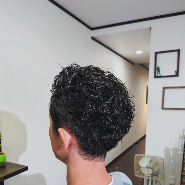 ビジネスマンにおすすめパーマスタイル。ヘアカラーができない方はパーマでイメージチェンジ|HAIR TACK