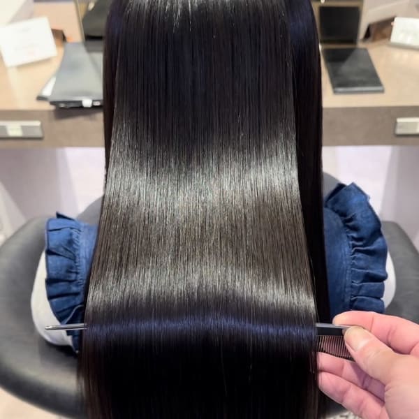 『ダメージレスでつやつやの髪に』化粧品指定の厳選されたよりダメージを抑えた縮毛矯正★|HAIR & MAKE EARTH 本庄早稲田店