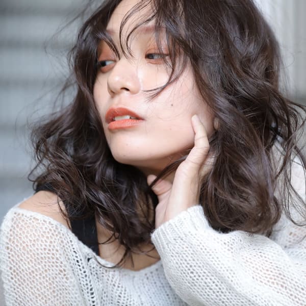 ほつれロング×抜け感ミルフィーユカラーで“涼髪美人”|Chocolat UMEDA