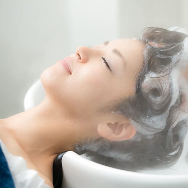 頭の疲れをほぐす【本格ヘッドスパ】極上のシャンプー・スパタイムをお過ごしください♪♪|N°number 大分中央町店