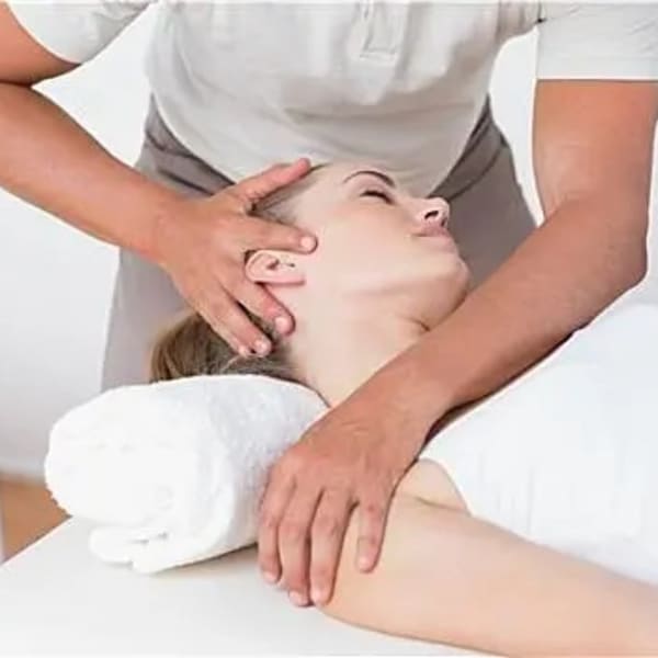 【平日22時まで】お仕事帰りにも!腰痛・肩こりを引き起こす骨盤の歪みを短時間で調整!|肩こり腰痛整体院 溝の口