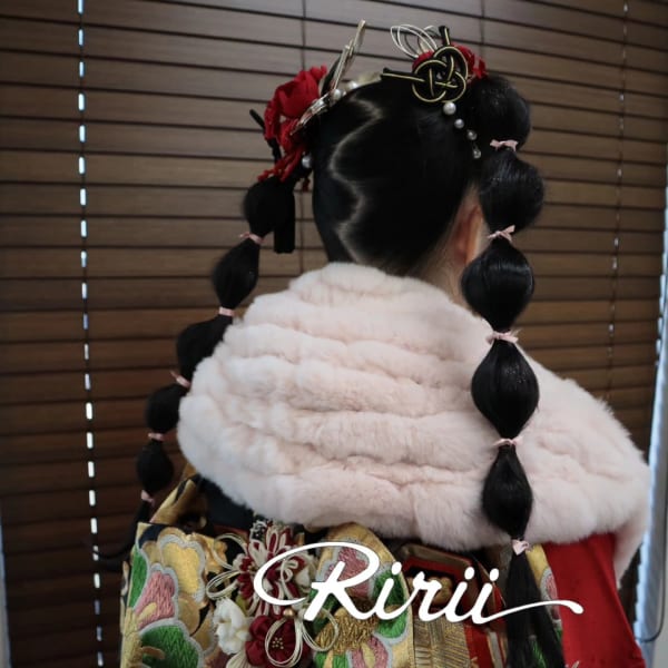 早速、2024年成人式第1弾です。 新年明けましておめでとうございます。 |リリー美容室